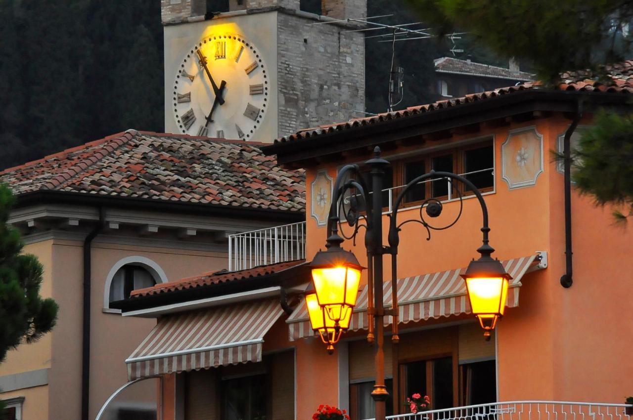 Albergo Meublè Olivi Toscolano-Maderno Exterior foto